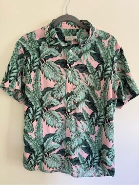 Men’s Pink Tropical Leaf Short-Sleeve Button-Up Shirt by